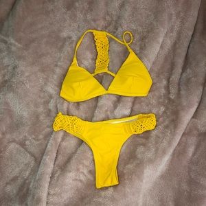 Yellow cheeky kini